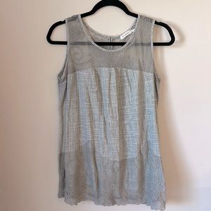 Sleeveless blouse By Blu Pepper, super cute design size L